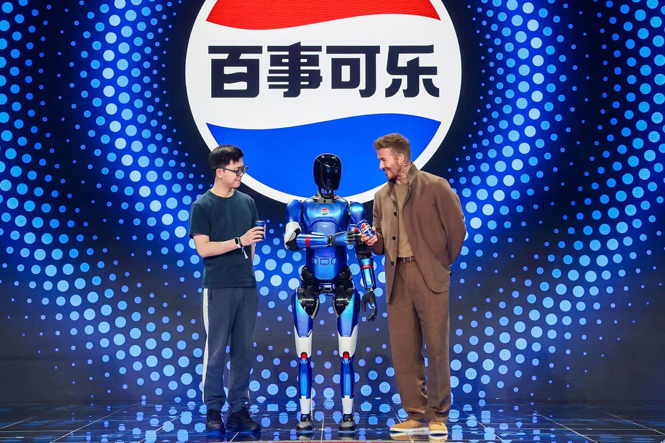 HY8590·海洋之神机器人携手百事中国共创“百事蓝宝” 共燃渴望新章